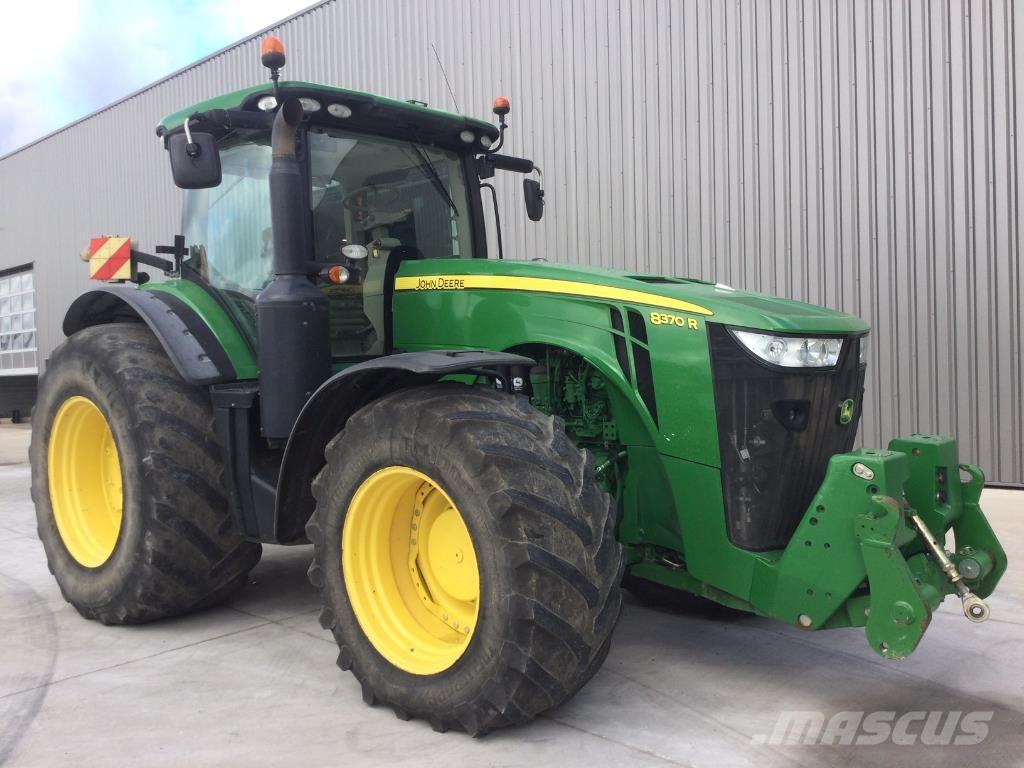 John Deere 8370R Traktory