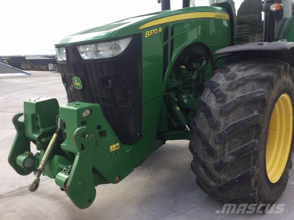 John Deere 8370R Traktory