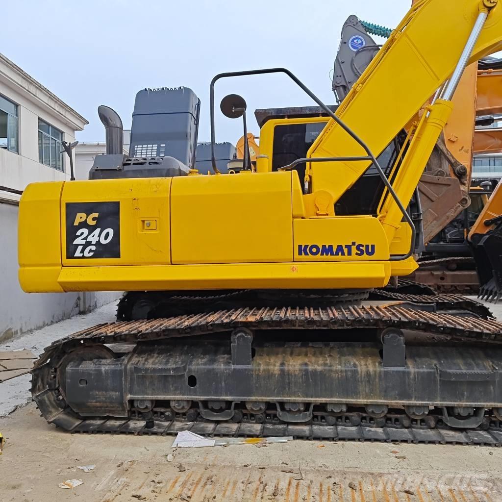 Komatsu PC240LC-8 Pásové rýpadlá
