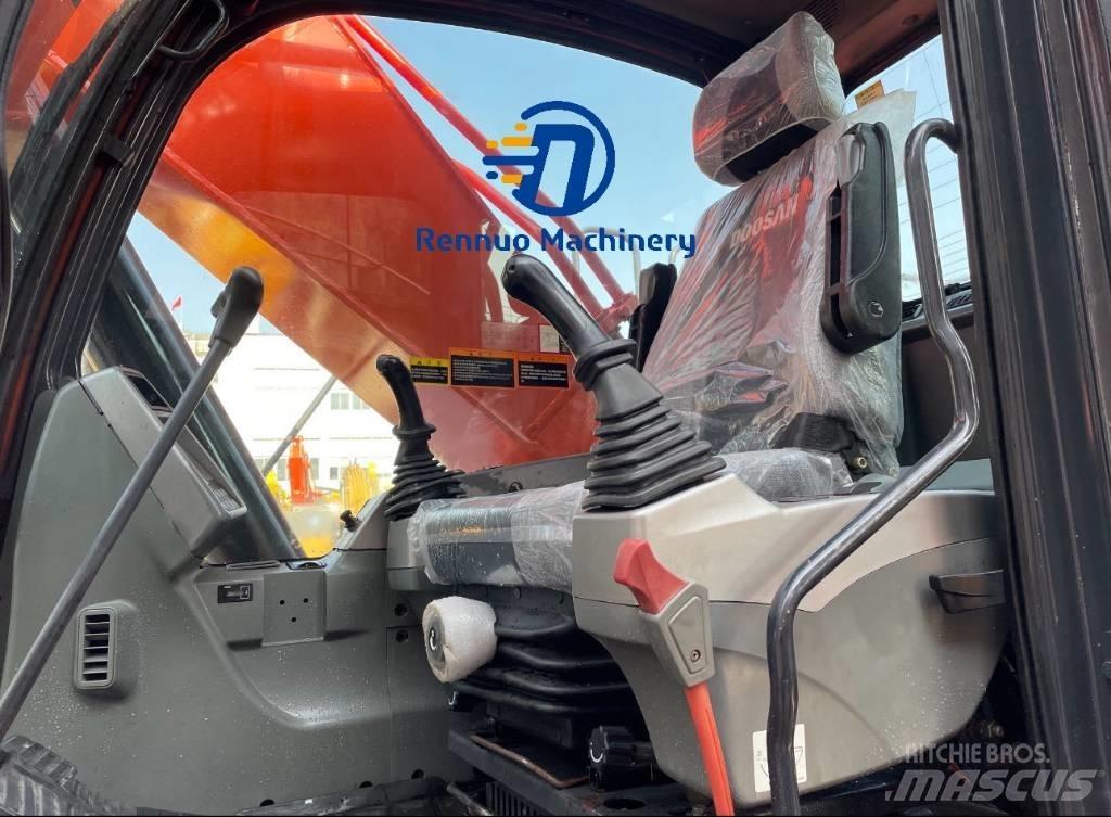Doosan DX 300 Pásové rýpadlá