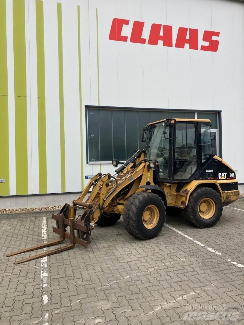 CAT 906 Kolesové nakladače