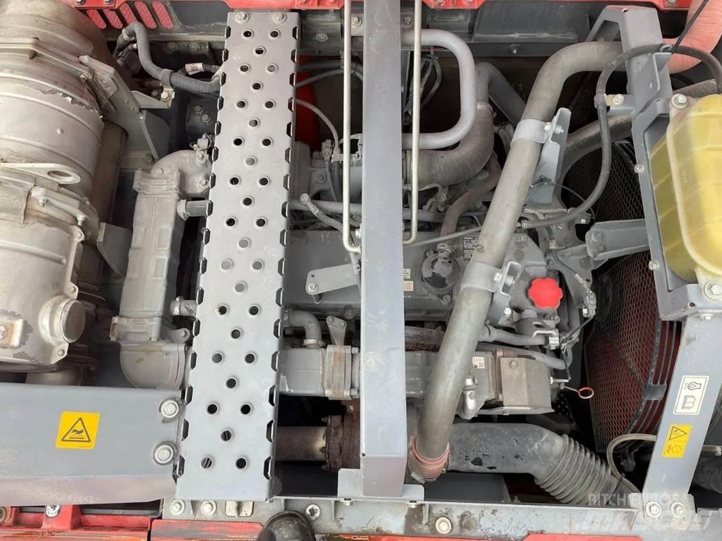 Hitachi ZX300LC-6 Pásové rýpadlá