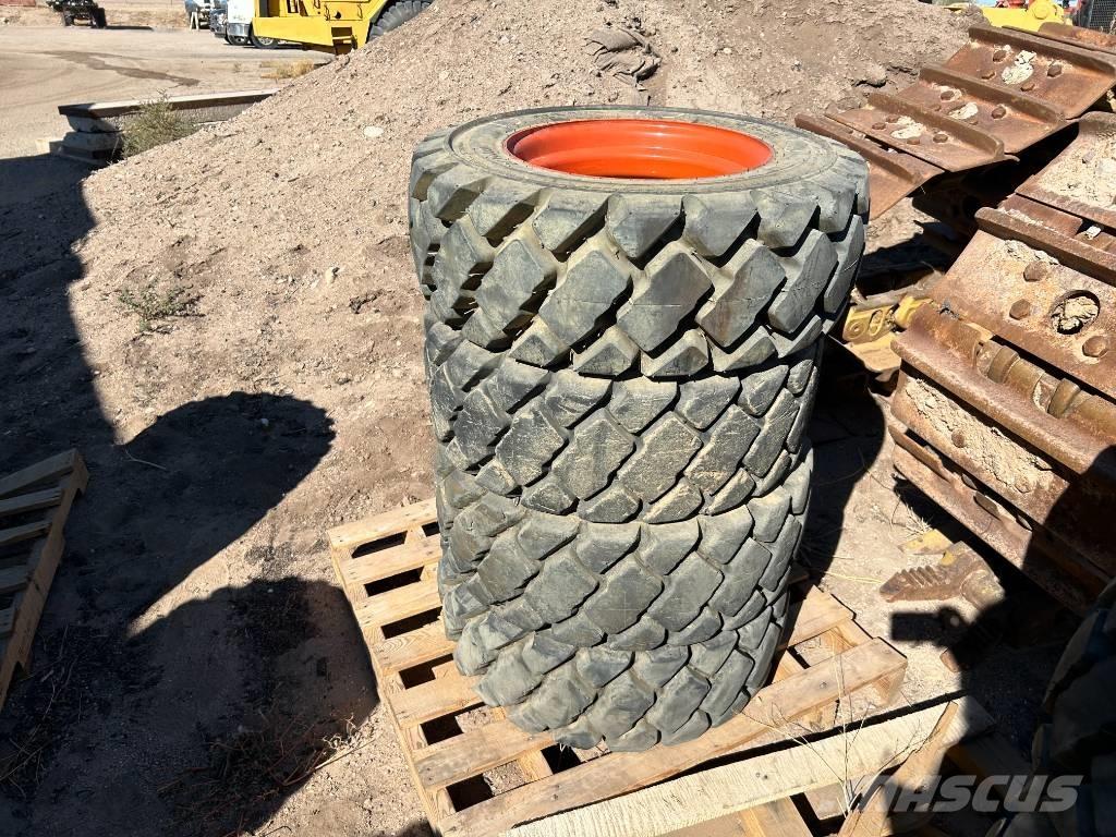 Bobcat 10x16.5 Tires Pneumatiky, kolesá a ráfiky