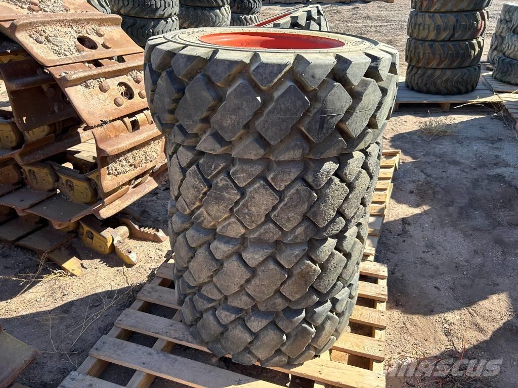 Bobcat 10x16.5 Tires Pneumatiky, kolesá a ráfiky