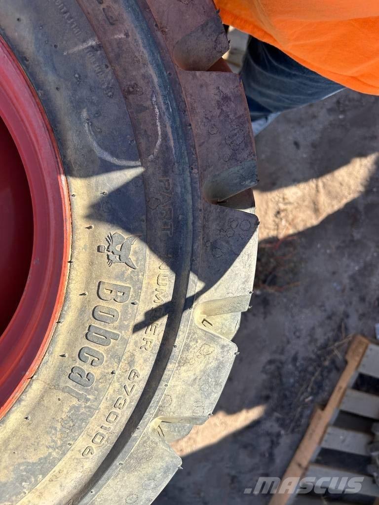 Bobcat 10x16.5 Tires Pneumatiky, kolesá a ráfiky