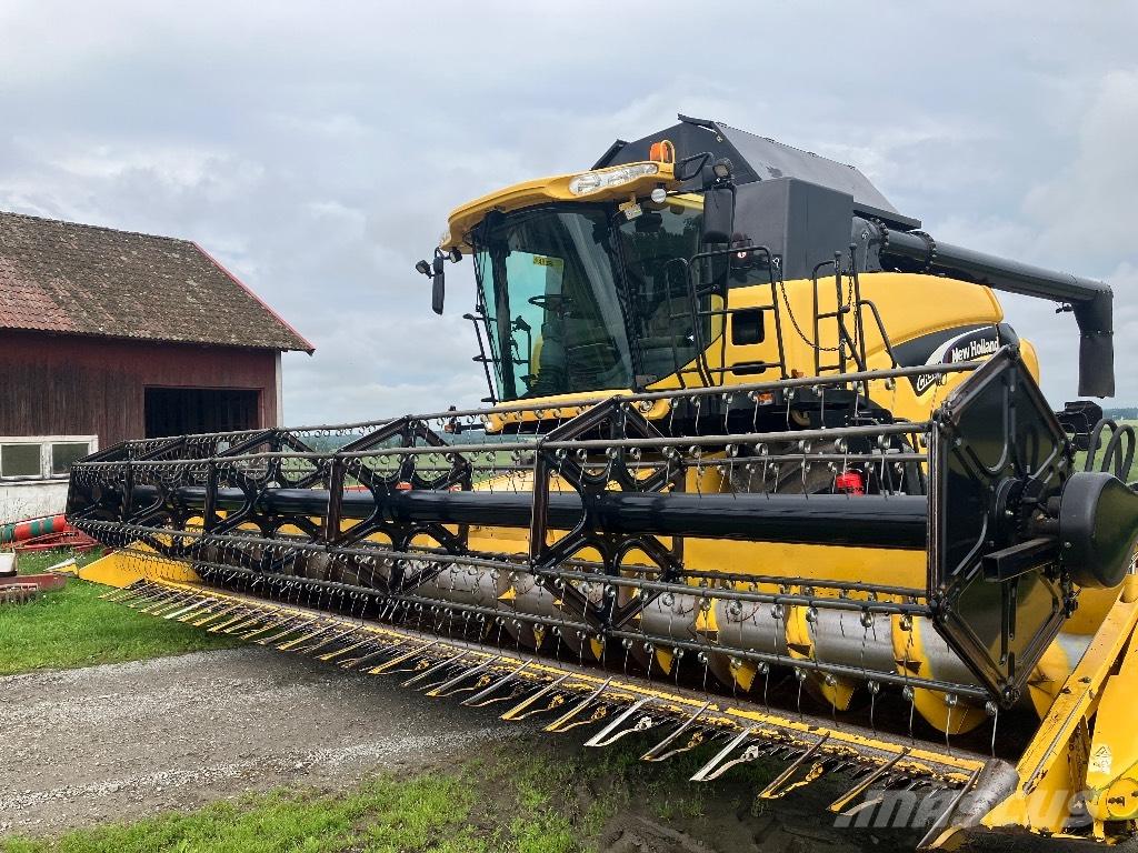 New Holland CR 980 Kombinované zberacie stroje