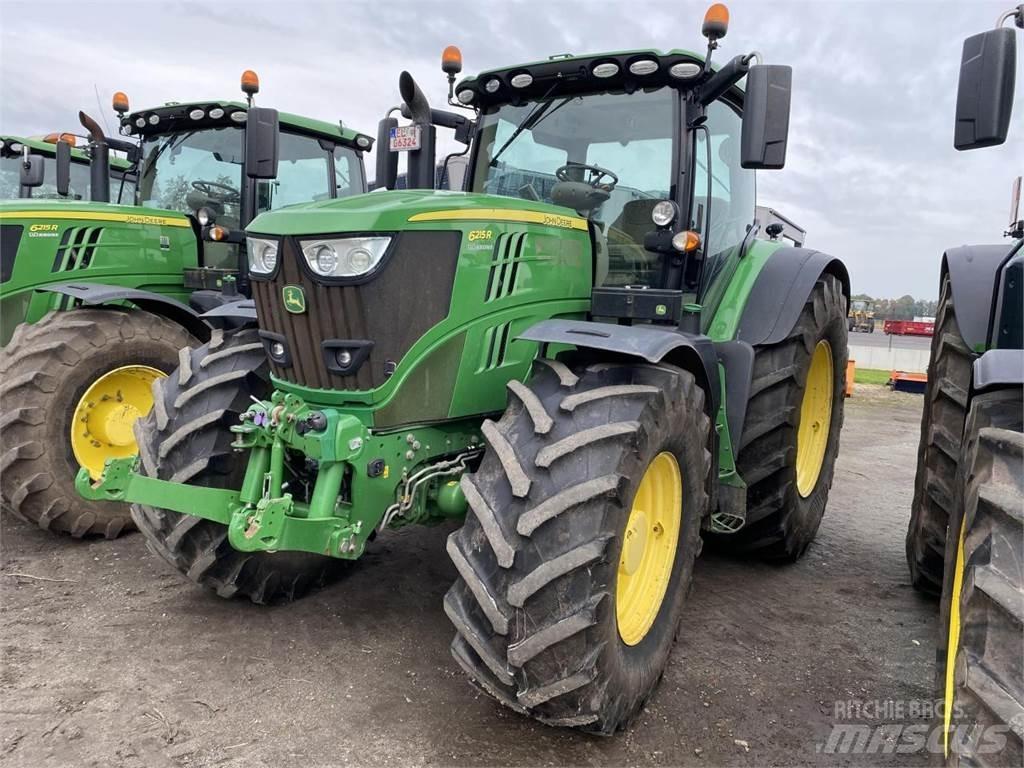 John Deere 6215R Traktory