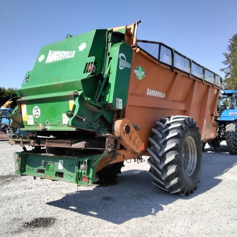 Dangreville EV 11 Rozmetadlá maštaľného hnoja