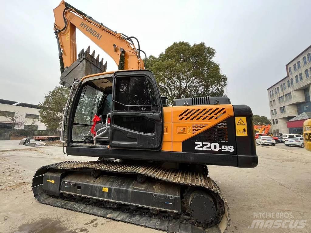 Hyundai R220-9S Kolesové rýpadlá