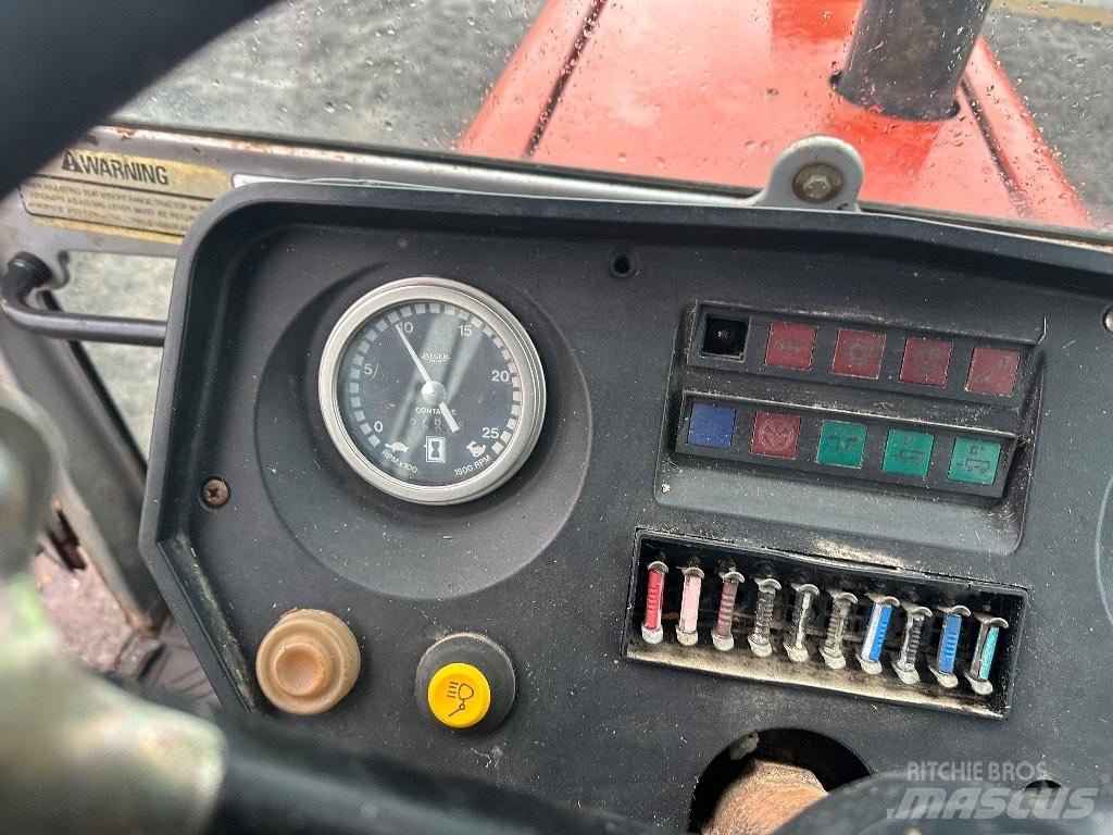 Massey Ferguson 690 Traktory