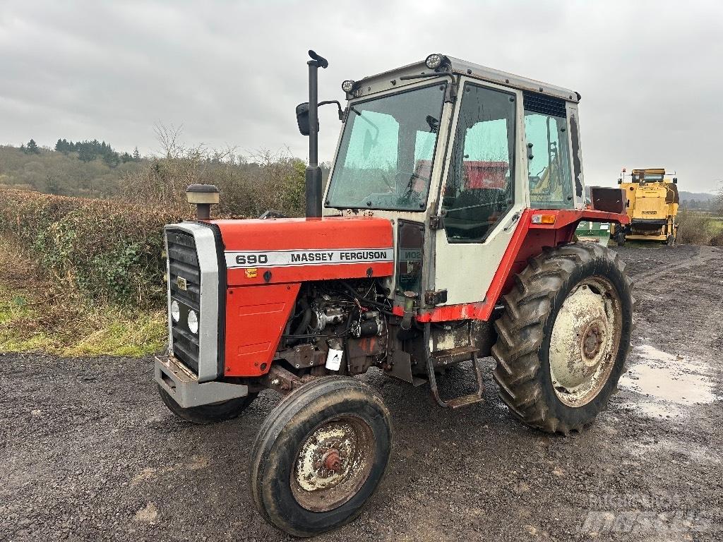 Massey Ferguson 690 Traktory