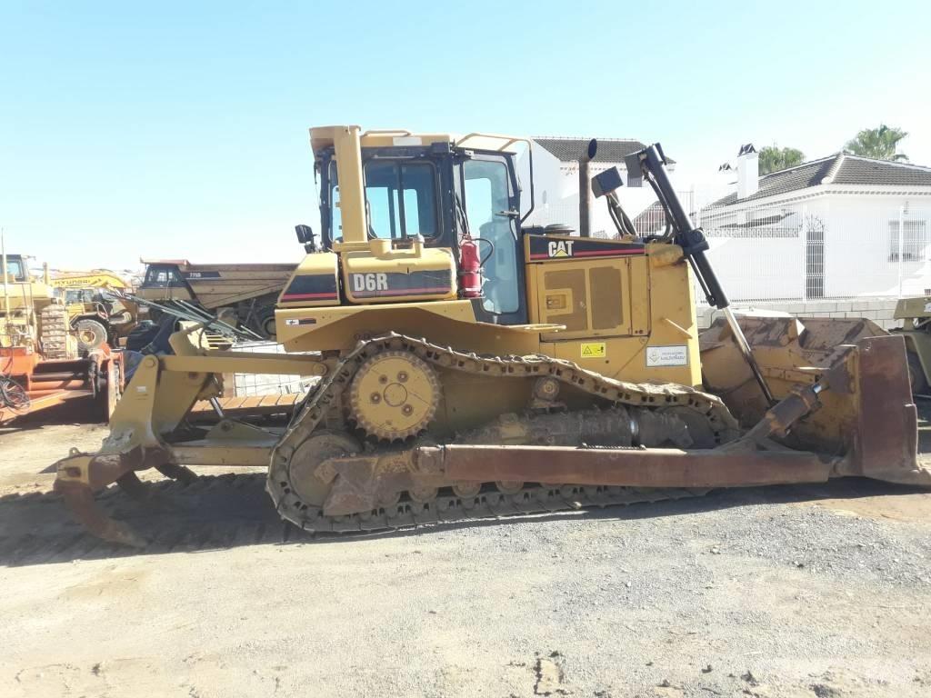 CAT D 6 R II Pásové dozéry