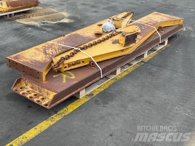 CAT 735 TAIL GATE Kĺbové nákladné autá