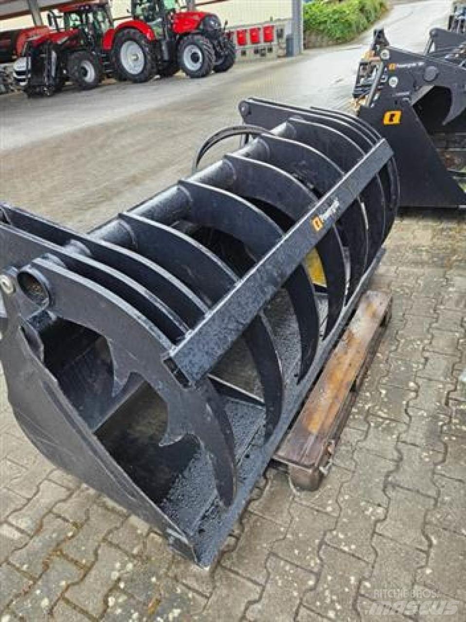 Ålö Powergrab 210 Traktory