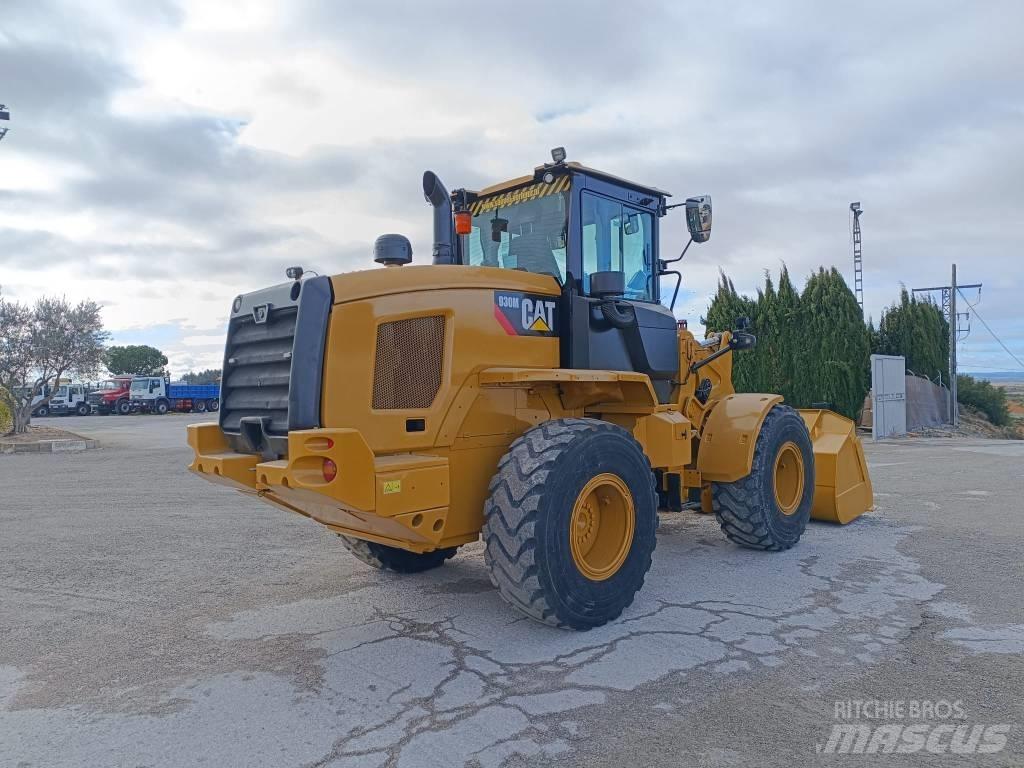 CAT 930M Kolesové nakladače