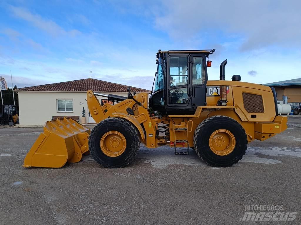 CAT 930M Kolesové nakladače