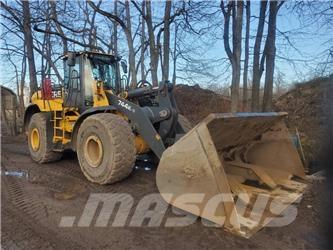 John Deere 744 K Kolesové nakladače