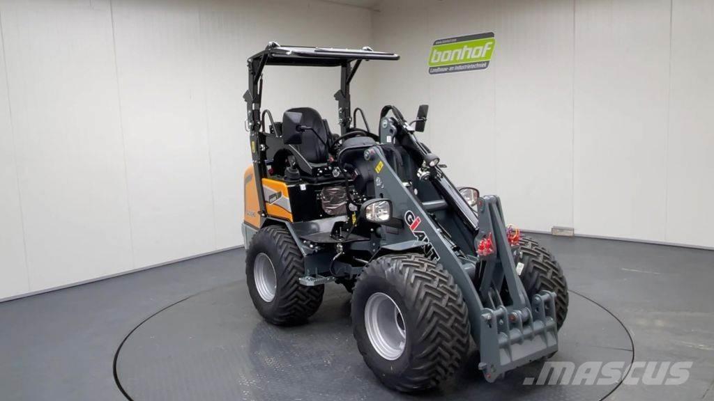 GiANT G2500 HD Kolesové nakladače