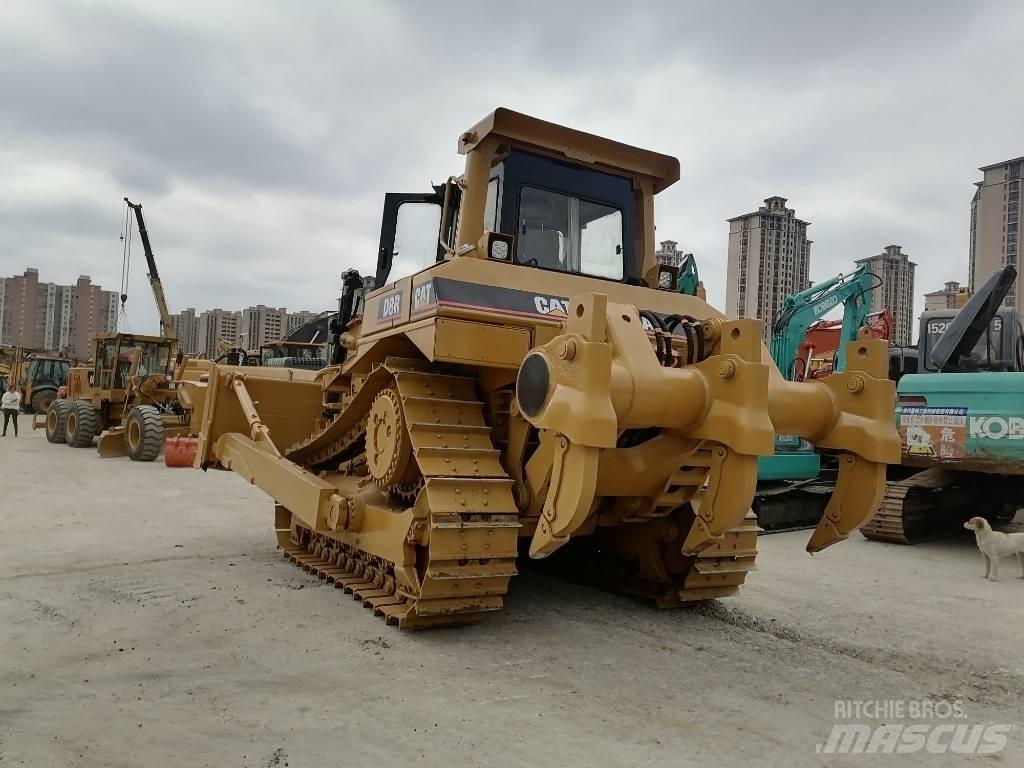 CAT D 8 R Pásové dozéry