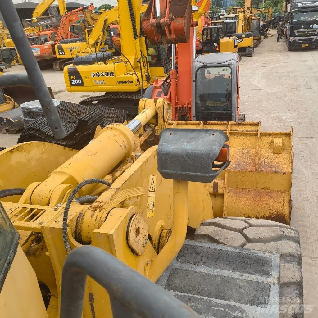Komatsu WA 600-6 Kolesové nakladače