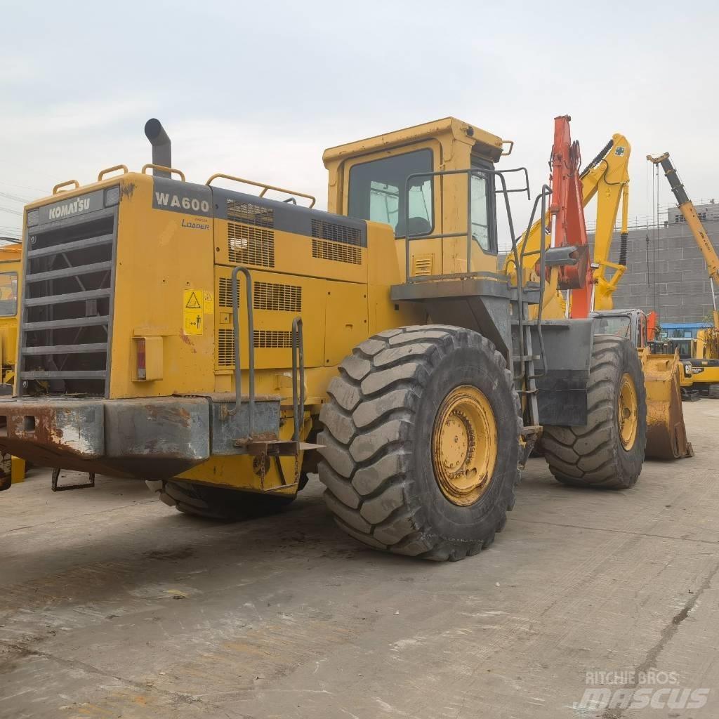 Komatsu WA 600-6 Kolesové nakladače