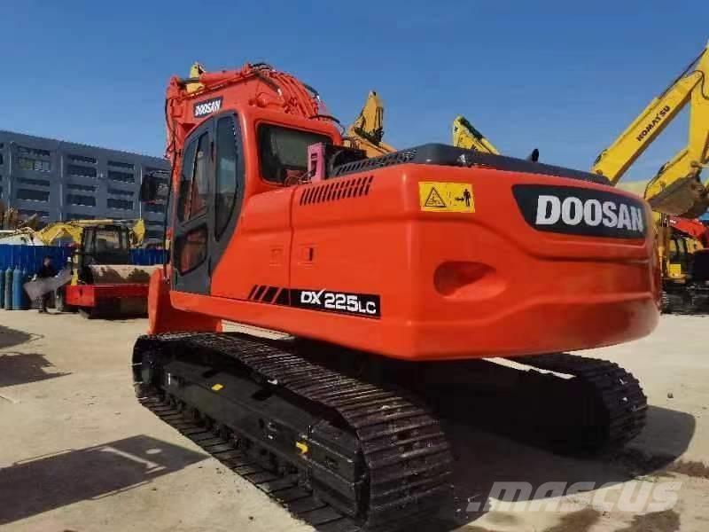 Doosan DX 225 Pásové rýpadlá
