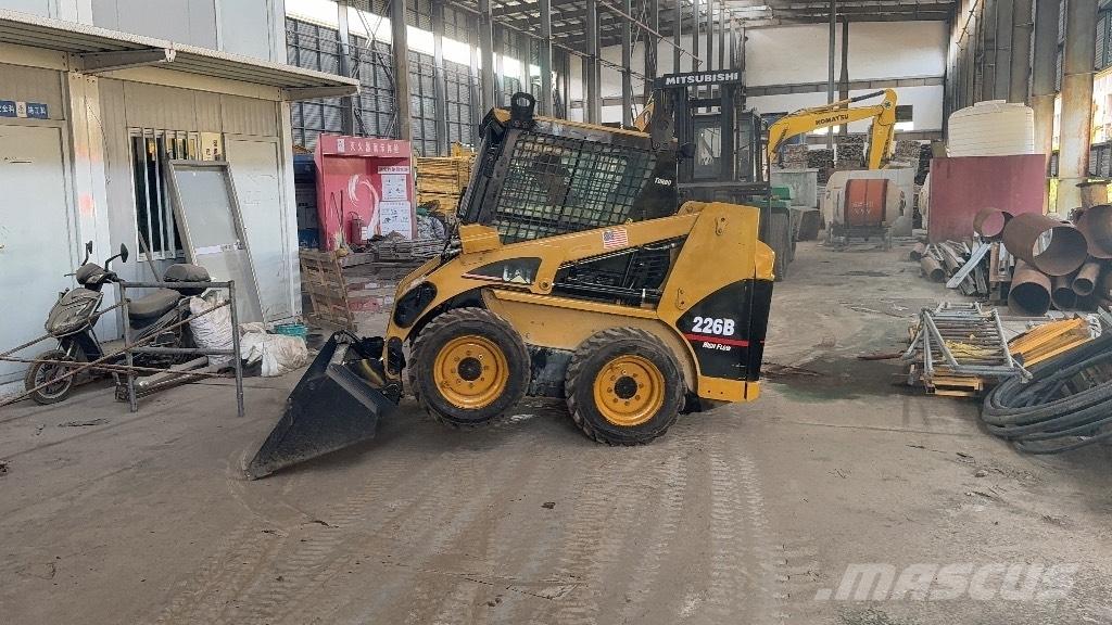 CAT 226 B Šmykom riadené nakladače