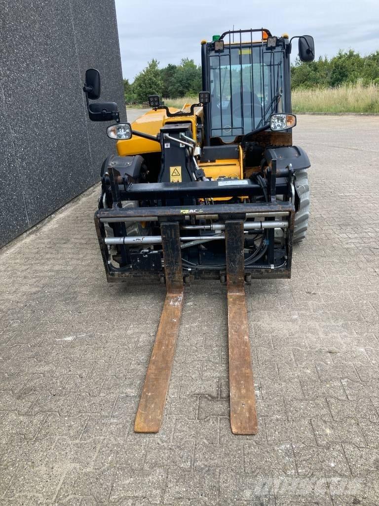 JCB 525-60 E Teleskopické manipulátory