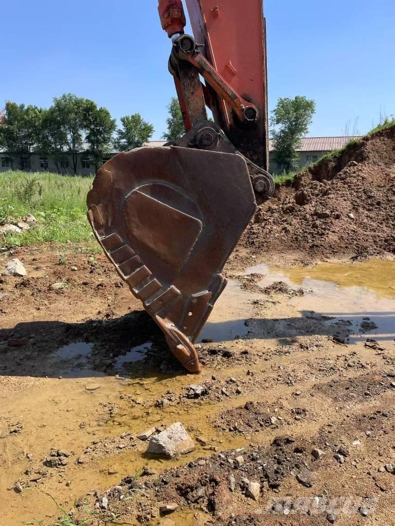 Hitachi ZX 360 Pásové rýpadlá