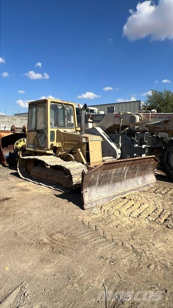 CAT D 4 C Pásové dozéry