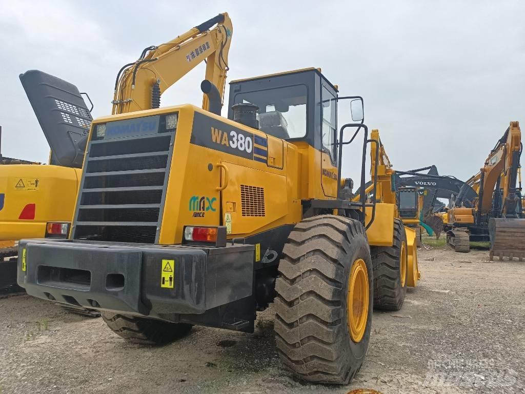 Komatsu WA 380 Kolesové nakladače