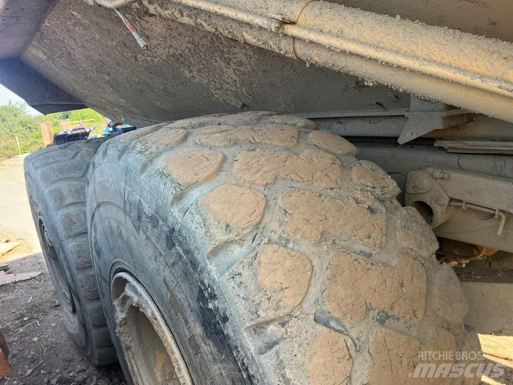 CAT 740 Kĺbové nákladné autá
