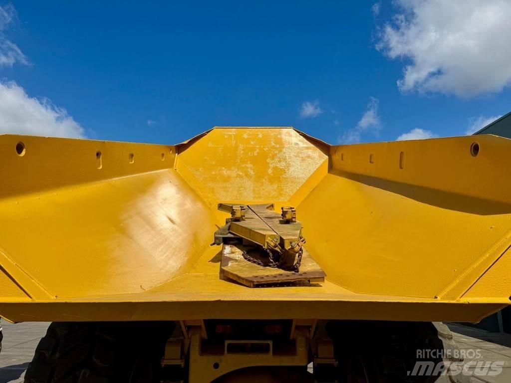 CAT 735 Stavebné sklápače