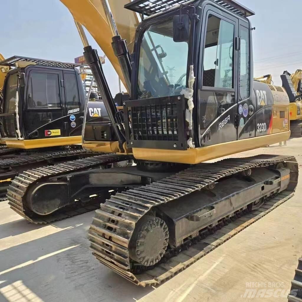 CAT 323 D Pásové rýpadlá
