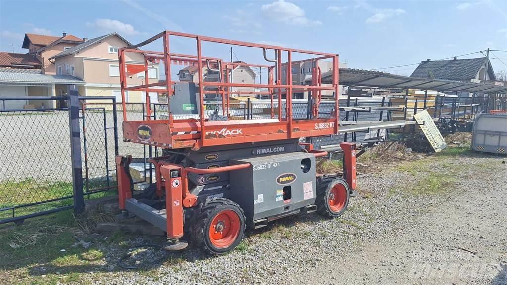SkyJack SJ6832RTE Nožnicové zdvíhacie plošiny