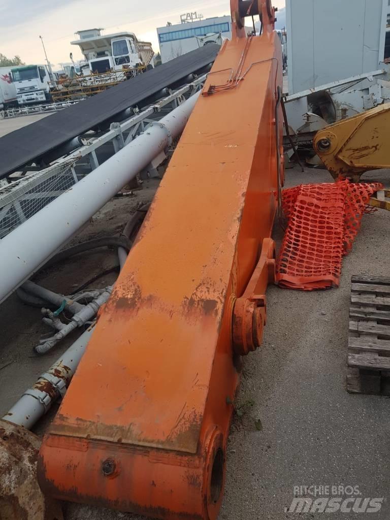 Hitachi EX700 Výložníky a lyžice