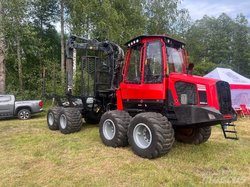 Komatsu 835 Lesné traktory