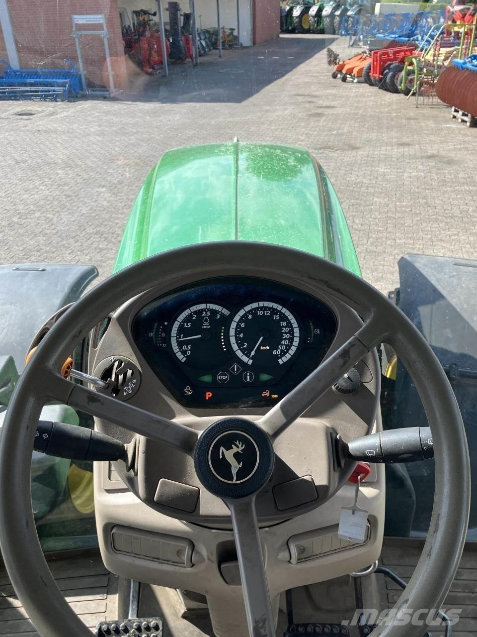 John Deere 6215R Traktory