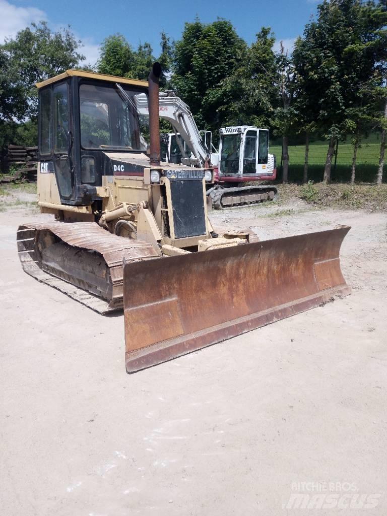 CAT D 4 C Pásové dozéry