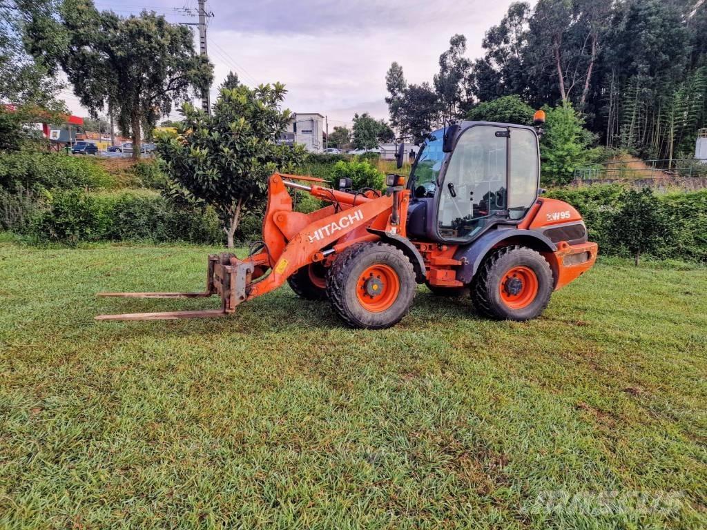 Hitachi ZW 95 Kolesové nakladače