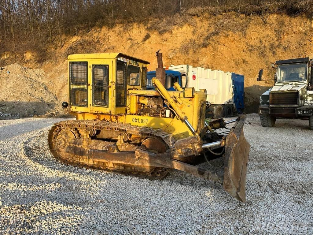 CAT D 6 C Pásové dozéry