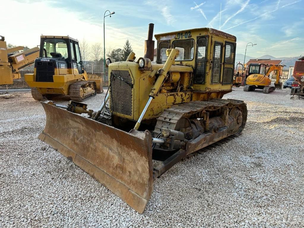 CAT D 6 C Pásové dozéry