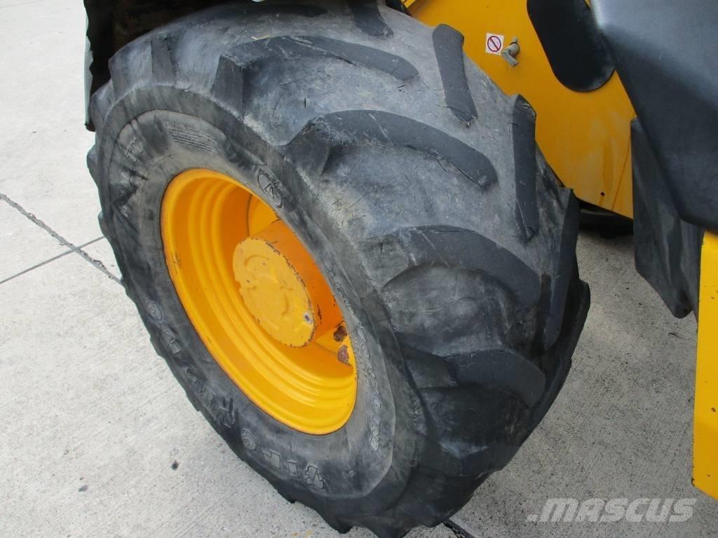JCB 526 S (628) Teleskopické manipulátory