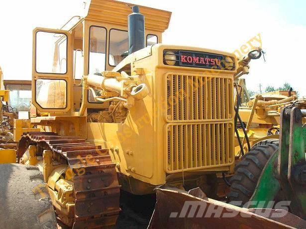 Komatsu d155a-1 Pásové dozéry