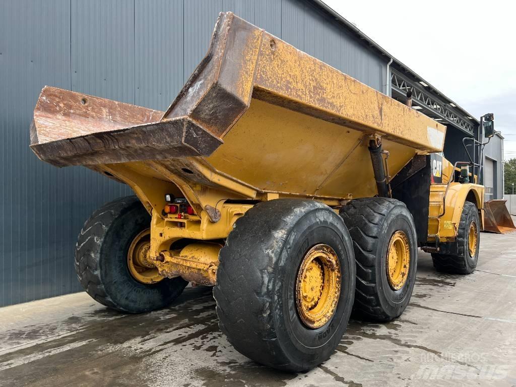 CAT 735B Kĺbové nákladné autá