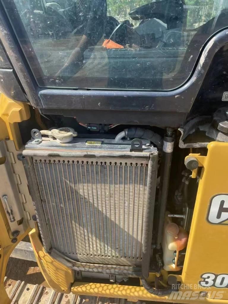 CAT 302 Mini rýpadlá < 7t