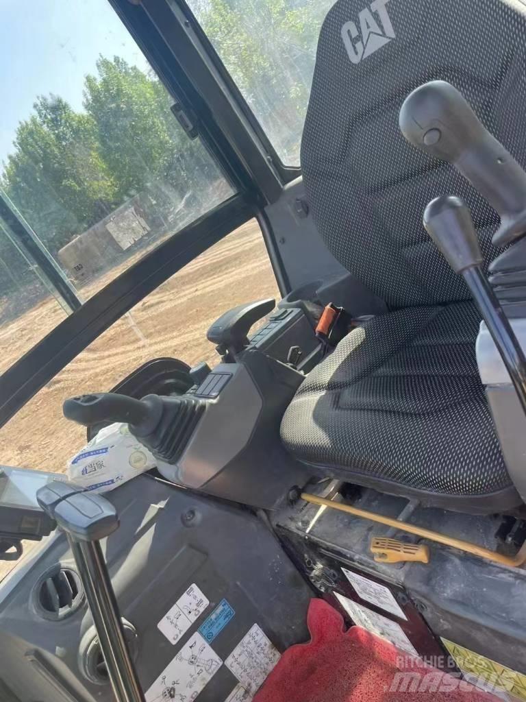 CAT 302 Mini rýpadlá < 7t