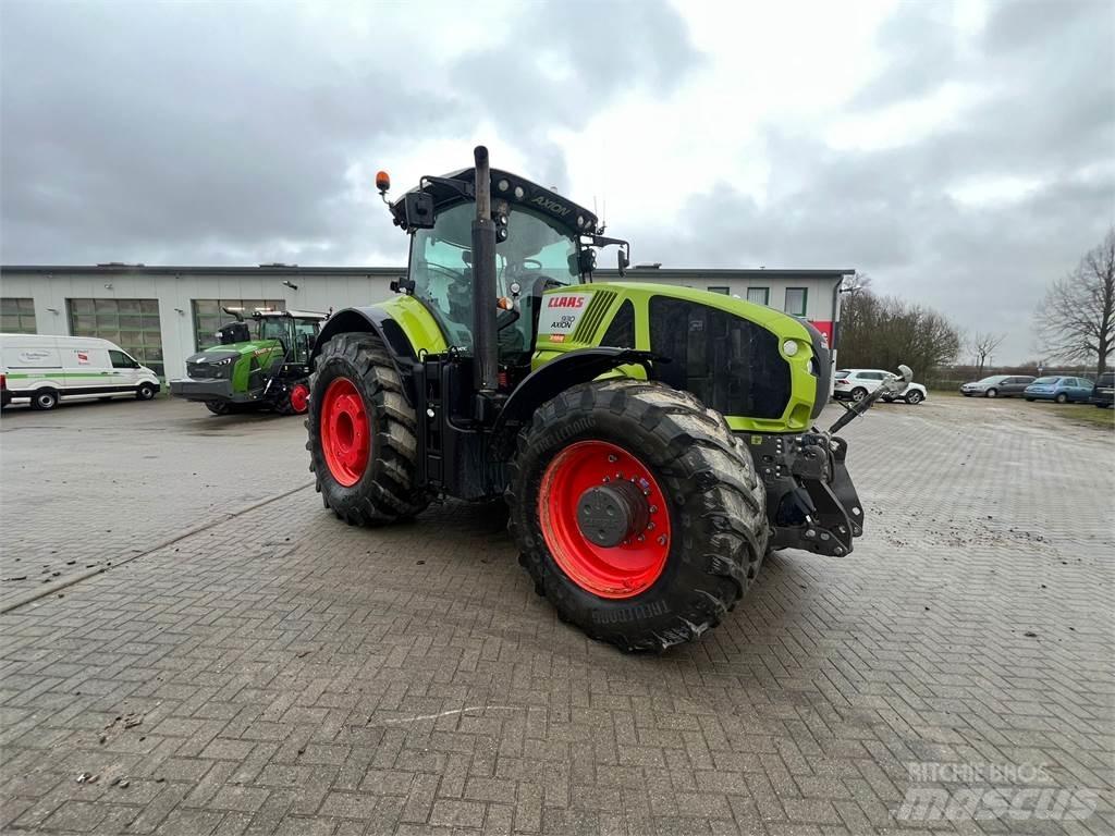 CLAAS Axion 930 Traktory