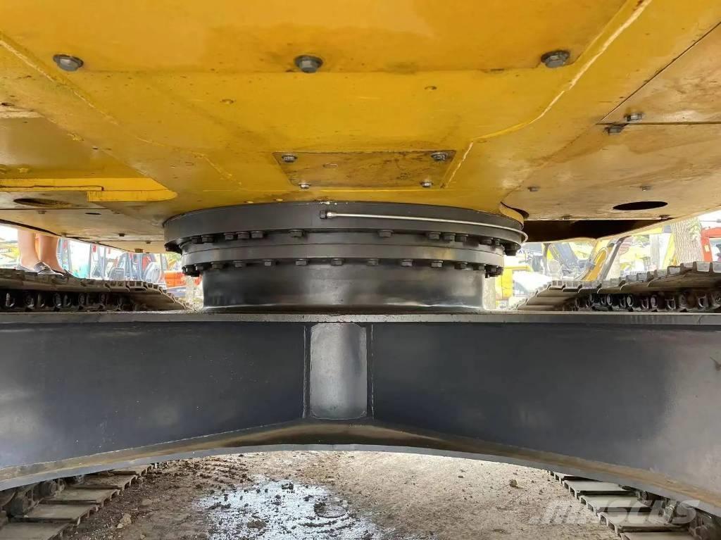Komatsu PC240-8 Pásové rýpadlá