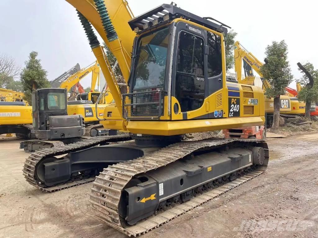 Komatsu PC240-8 Pásové rýpadlá
